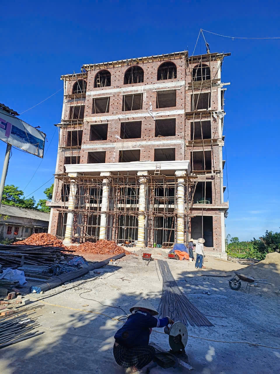 KHÁCH SẠN NHÀ HÀNG DỊCH VỤ ĂN UỐNG TẠI XÃ QUỲNH BẢNG